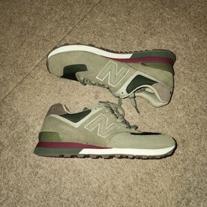 New Balance 574 "Olive Bone" Sneakers | M8.5 W10